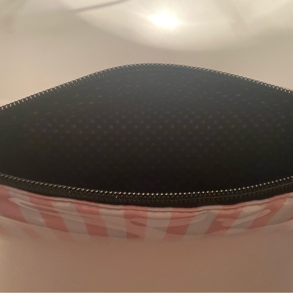 Cosmetic bag Victoria secrets - Picture 3 of 5